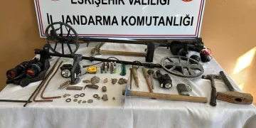 Eskişehir’de kaçak kazı yaparken yakalandılar