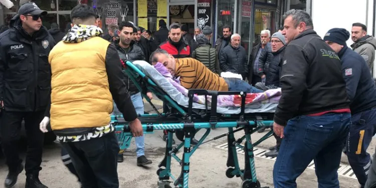 Boşanma aşamasındaki damat, kayınpederini bıçakladı