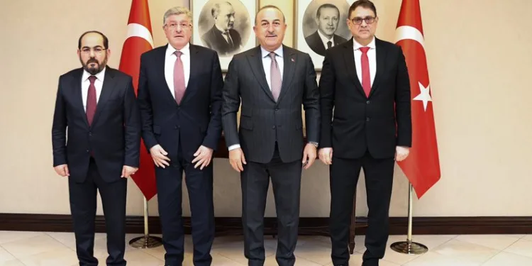 Bakan Çavuşoğlu, Suriye Ulusal Koalisyonu Başkanı El-Maslat ile görüştü