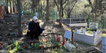 Ölmeden yaptırdığı mezarında her gün dua ediyor