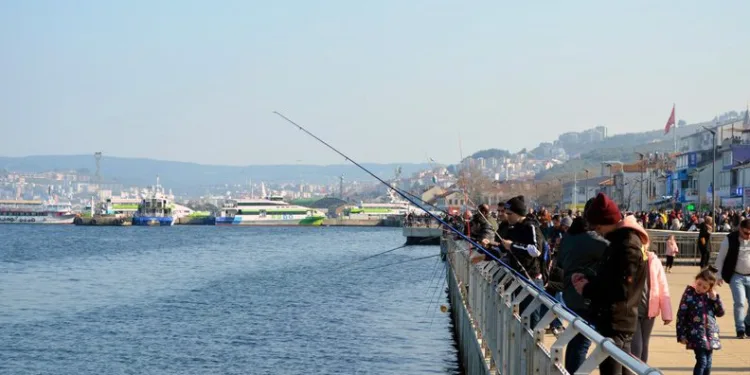 Mudanya sahili doldu taştı