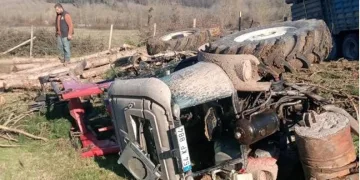 Sakarya’da devrilen traktörün altına kaldı