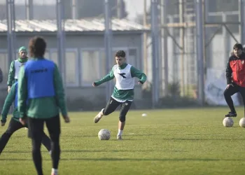 Bursaspor topa sahip olma çalışması yaptı