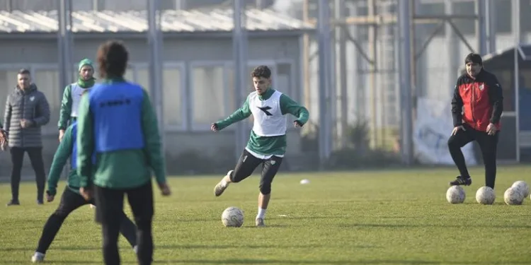 Bursaspor topa sahip olma çalışması yaptı