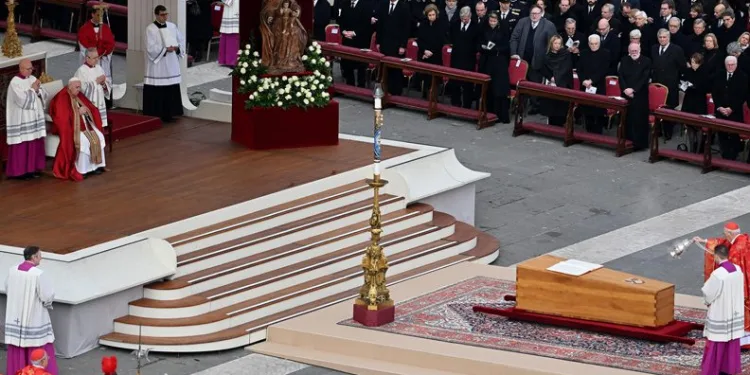 Eski Papa 16. Benedict, Vatikan’da defnedildi