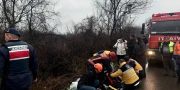 Otoyolda otomobil şarampole yuvarlandı