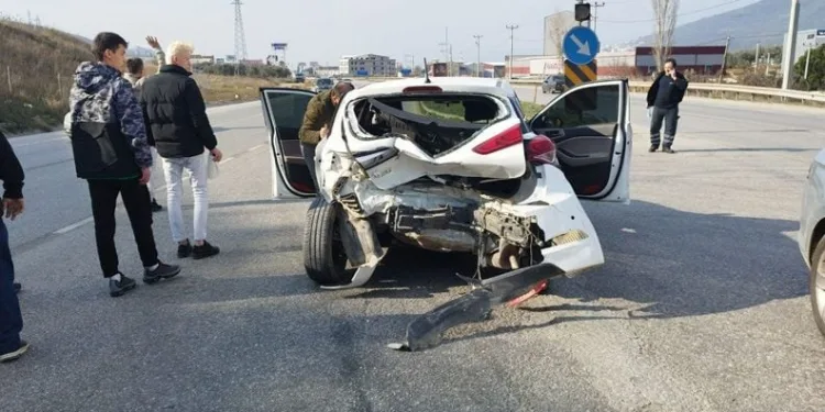 Bursa’da feci kaza: 2’si çocuk 3 yaralı