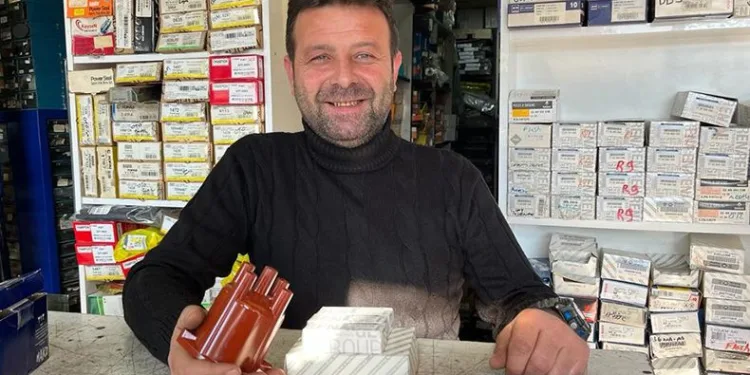 Satış yapan esnafın yüzü güldü