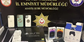 Binlerce liralık cep telefonunu çaldı
