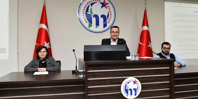 Mustafakemalpaşa ayın vatandaşını seçti