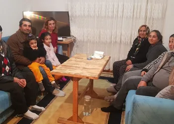Boş olan dairesini depremzedelere açtı