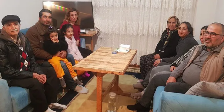 Boş olan dairesini depremzedelere açtı