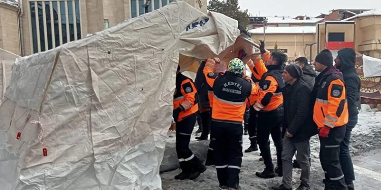 Deprem Bölgesine Destekler Sürüyor