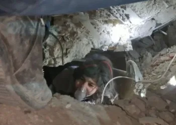 Depremden 40 saat sonra kurtarıldı tüm ailesini kaybetti