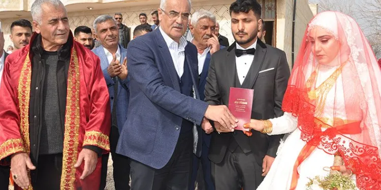 Aşiret düğünü deprem nedeniyle eğlencesiz yapıldı