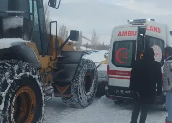 Erzurum’da ambulans için yollar açıldı