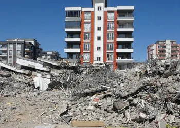 O sitenin müteahhidi tutuklandı