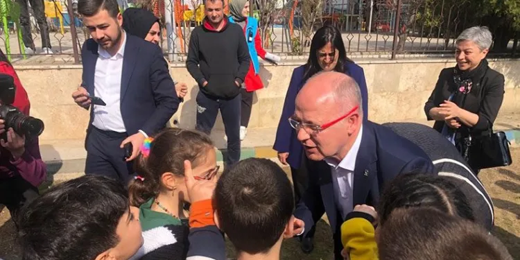 AK Parti heyetinden depremzedelere ziyaret