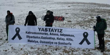 Depremde hayatını kaybedenler anısına tırmanış