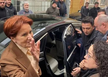 Meral Akşener, Sinan Ateş’in ailesini ziyaret etti