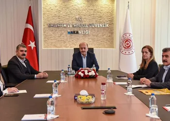 Bakan Bilgin, DİSK heyetiyle görüştü