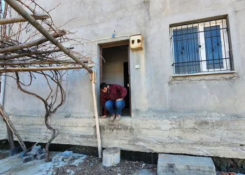 Evi 2 metre ileriye taşıdı