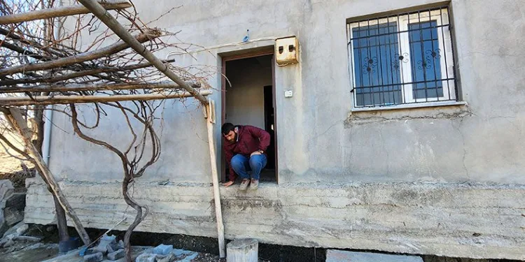 Evi 2 metre ileriye taşıdı