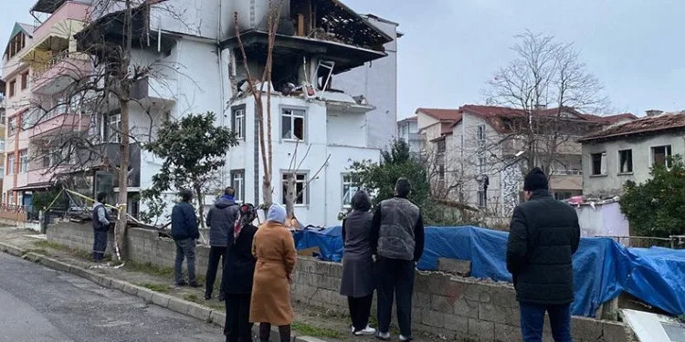 Doğalgaz patlamasında anne ile oğlu hayatını kaybetti
