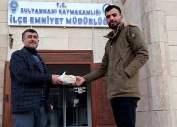 Bulduğu 22 bin TL’yi sahibine teslim etti