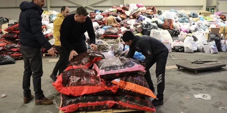 Deprem bölgesine yardımlar devam ediyor