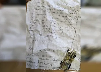 Babasını kaybeden minikten duygulandıran not