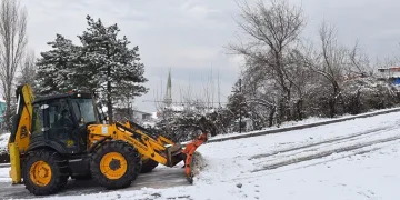 Yıldırım’da kar mesaisi