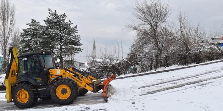 Yıldırım’da kar mesaisi