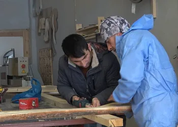 Deprem bölgesine prefabrik ev üretiyorlar