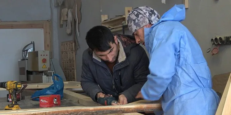 Deprem bölgesine prefabrik ev üretiyorlar