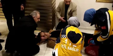 Muhtar, oy kullanırken beyin kanaması geçirdi