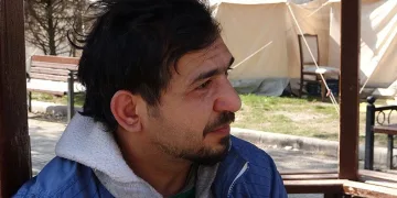Kendi ve kardeşinin ailesini kurtardı