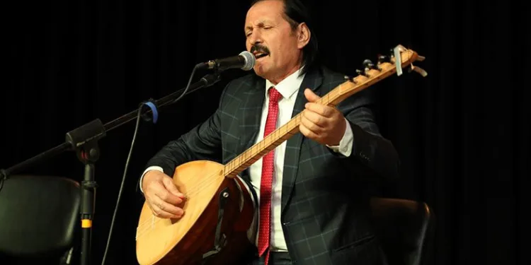 Aşıklar sazlarını yarıştırdı