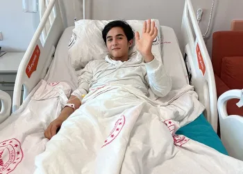 Enkazdan çıkarıldı, ailesi hayatını kaybetti