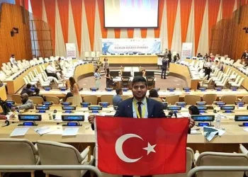 Bangladeşli Emon, canla başla çalışıyor