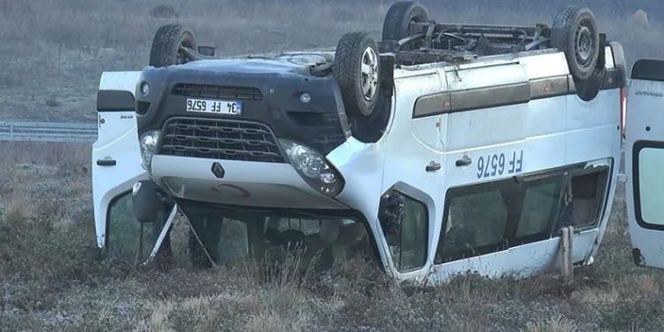 İşçi servisi takla attı