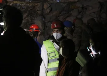 Depremin 232. saatinde umutlu bekleyiş
