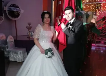 Düğünde takılan paraları depremzedelere bağışladılar