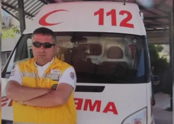 Ambulans şoförü babasını katletti