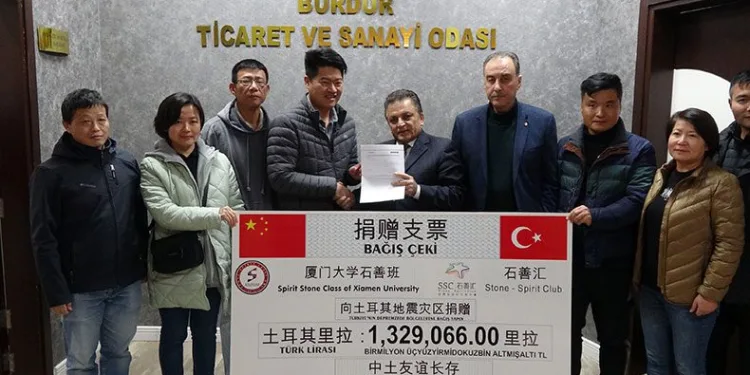 Çinlilerden depremzedelere maddi yardım
