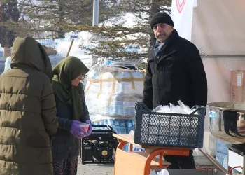 “İlk depremden sonra eve girmememiz lazımdı”