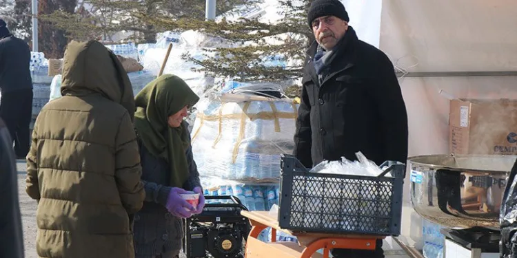 “İlk depremden sonra eve girmememiz lazımdı”