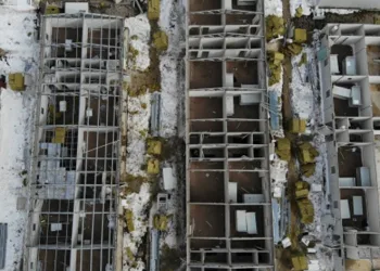 Tam donanımlı bin kişilik prefabrik bina