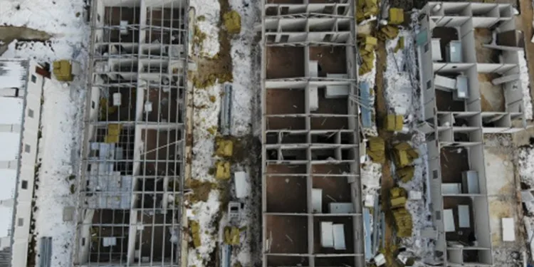 Tam donanımlı bin kişilik prefabrik bina