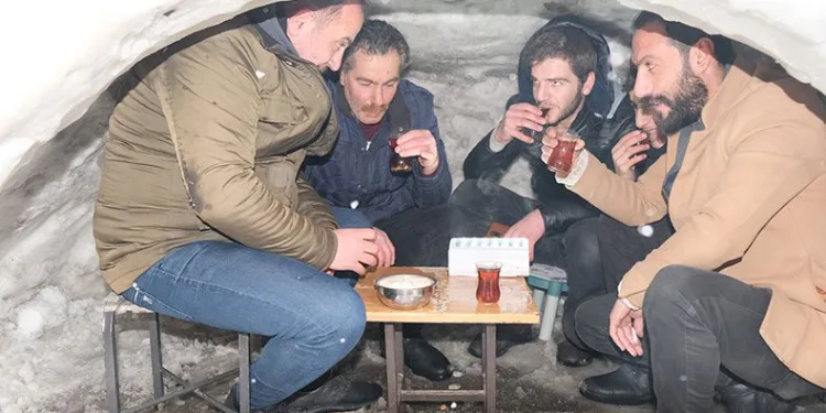Bitlis’te “iglo” ev büyük ilgi gördü
